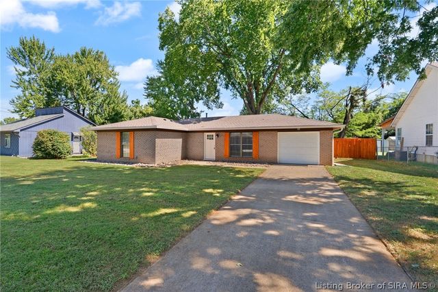 1612 National Avenue, Jeffersonville, IN 47130