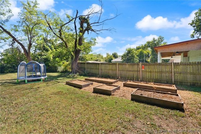 1612 National Avenue, Jeffersonville, IN 47130