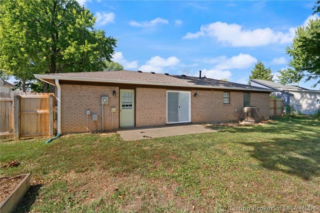 1612 National Avenue, Jeffersonville, IN 47130