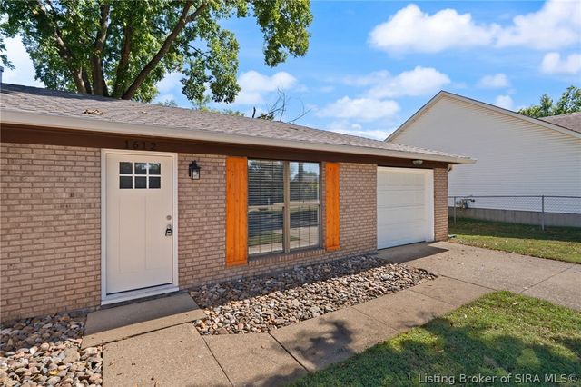 1612 National Avenue, Jeffersonville, IN 47130