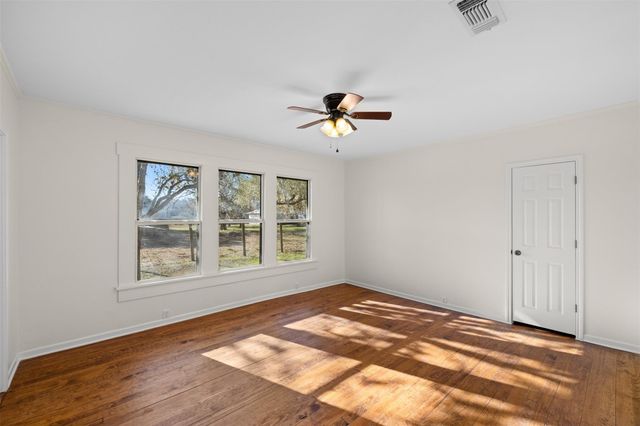 1117 S Madison Street, La Grange, TX 78945