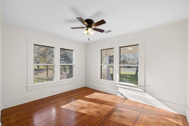 1117 S Madison Street, La Grange, TX 78945