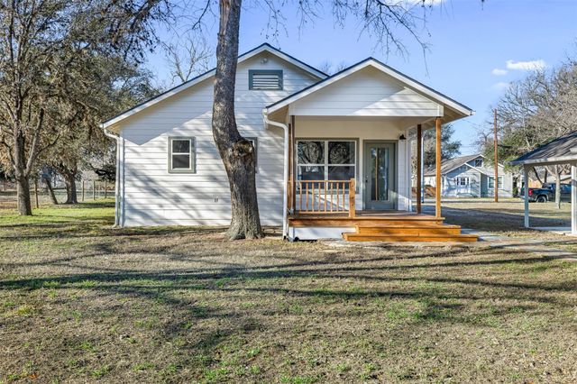 1117 S Madison Street, La Grange, TX 78945