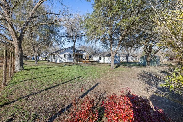 1117 S Madison Street, La Grange, TX 78945