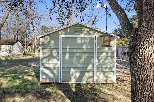 1117 S Madison Street, La Grange, TX 78945