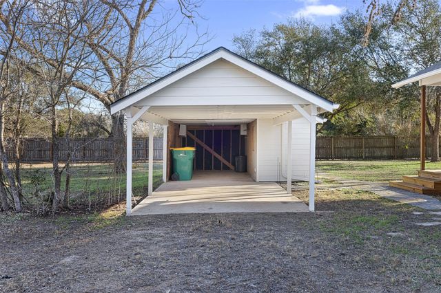 1117 S Madison Street, La Grange, TX 78945