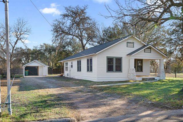1117 S Madison Street, La Grange, TX 78945