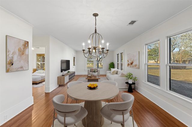 1117 S Madison Street, La Grange, TX 78945