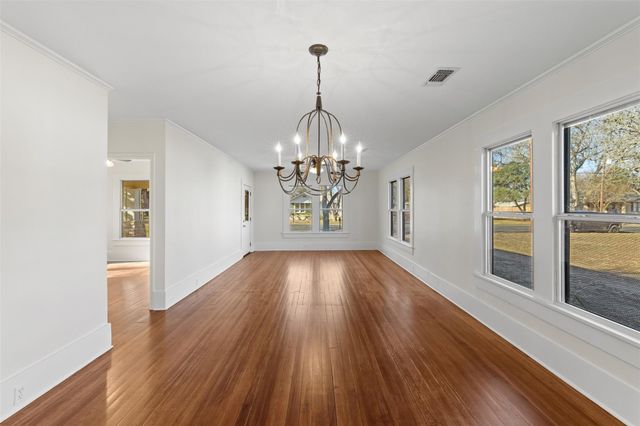 1117 S Madison Street, La Grange, TX 78945