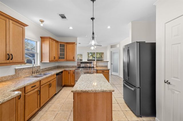 1117 S Madison Street, La Grange, TX 78945