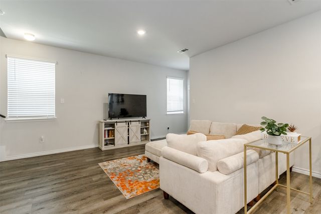 5513 Topwater Trail, Fort Worth, TX 76119