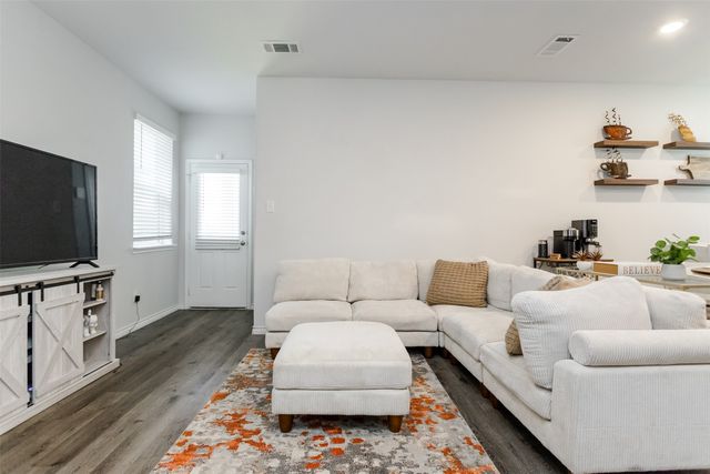 5513 Topwater Trail, Fort Worth, TX 76119