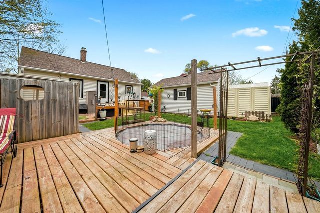 1525 Lee Street, Eau Claire, WI 54701