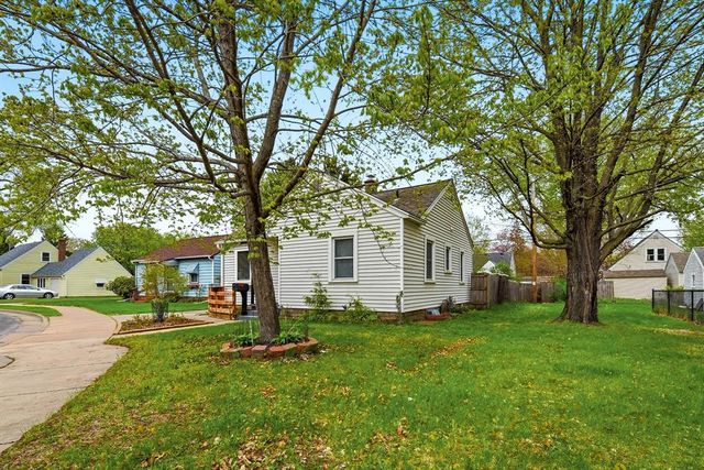 1525 Lee Street, Eau Claire, WI 54701