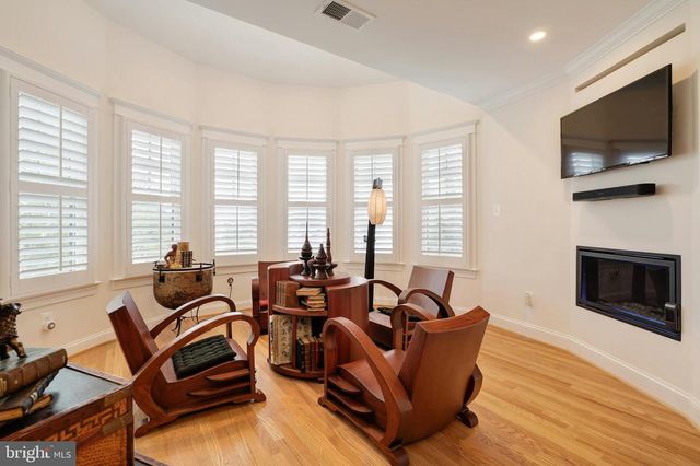 2807 1ST RD N, Arlington, VA 22201