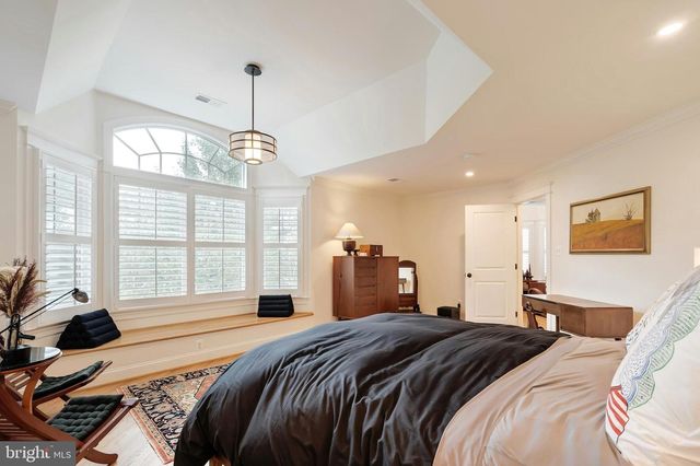 2807 1ST RD N, Arlington, VA 22201