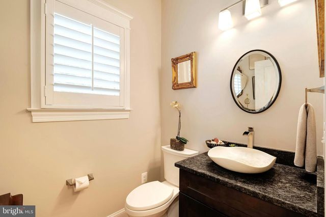 2807 1ST RD N, Arlington, VA 22201