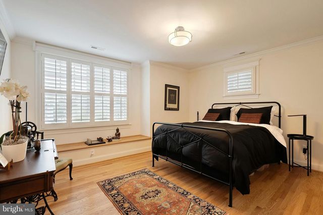 2807 1ST RD N, Arlington, VA 22201