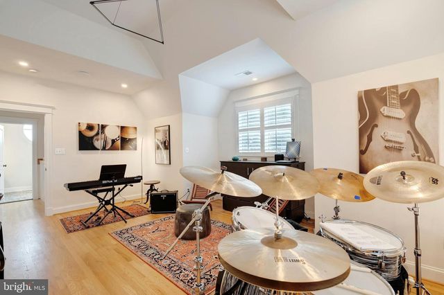 2807 1ST RD N, Arlington, VA 22201