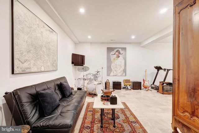 2807 1ST RD N, Arlington, VA 22201