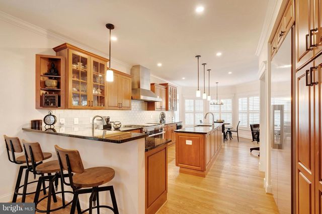 2807 1ST RD N, Arlington, VA 22201