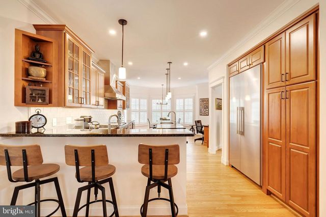 2807 1ST RD N, Arlington, VA 22201