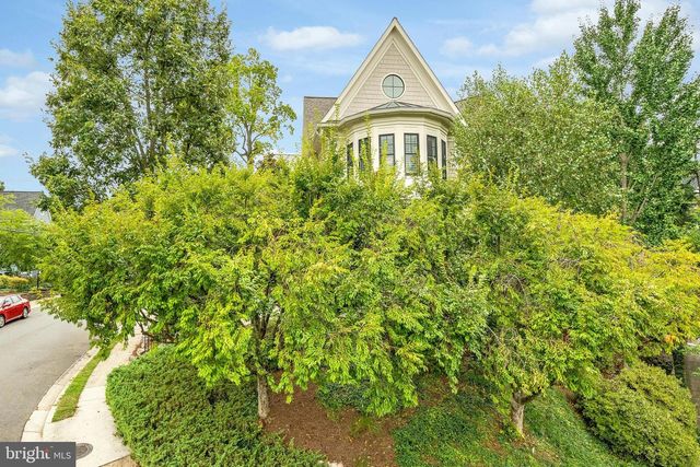 2807 1ST RD N, Arlington, VA 22201