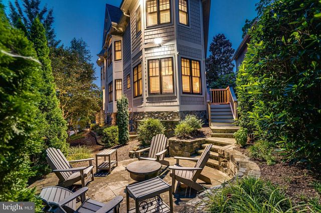 2807 1ST RD N, Arlington, VA 22201