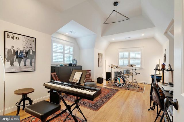 2807 1ST RD N, Arlington, VA 22201