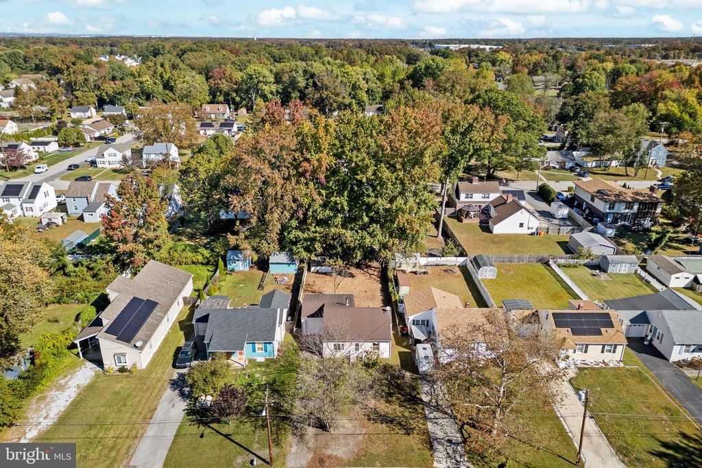 33 PINEWOOD AVE, Carneys Point, NJ 08069