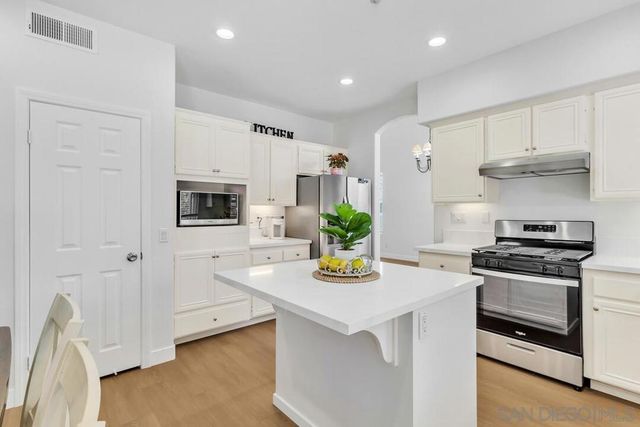 10836 Stoney Creek Ct., Santee, CA 92071