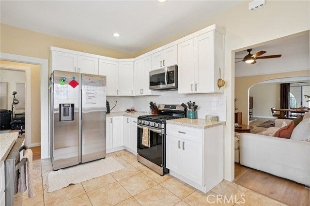 1015 S Mansfield Avenue, Los Angeles, CA 90019