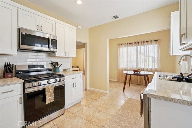 1015 S Mansfield Avenue, Los Angeles, CA 90019