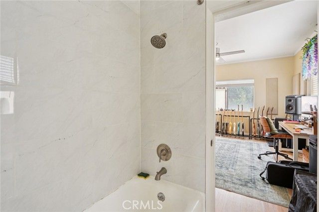 1015 S Mansfield Avenue, Los Angeles, CA 90019