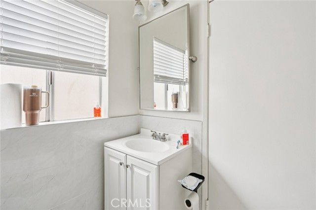 1015 S Mansfield Avenue, Los Angeles, CA 90019