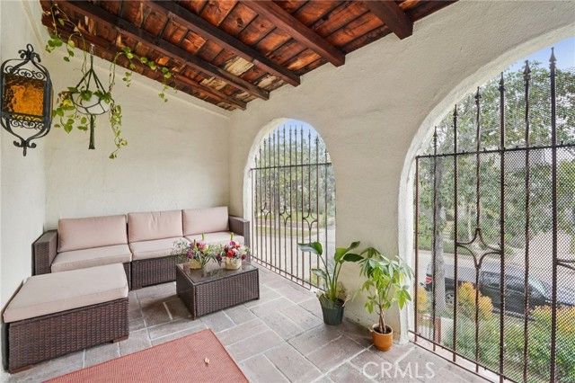 1015 S Mansfield Avenue, Los Angeles, CA 90019