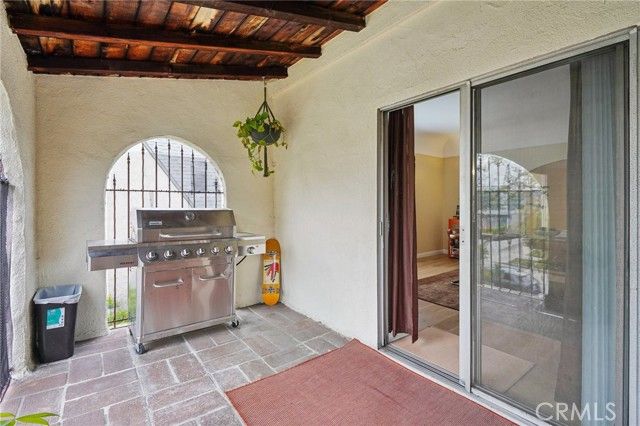 1015 S Mansfield Avenue, Los Angeles, CA 90019