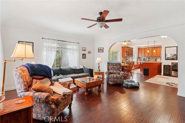 1015 S Mansfield Avenue, Los Angeles, CA 90019