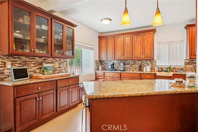 1015 S Mansfield Avenue, Los Angeles, CA 90019