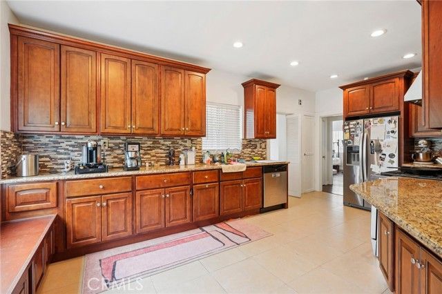 1015 S Mansfield Avenue, Los Angeles, CA 90019