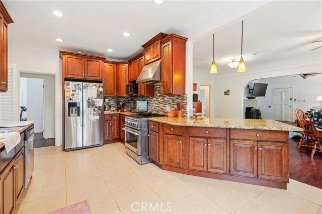 1015 S Mansfield Avenue, Los Angeles, CA 90019