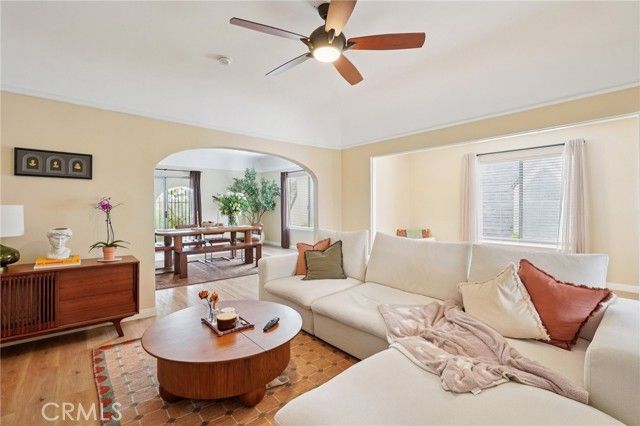 1015 S Mansfield Avenue, Los Angeles, CA 90019