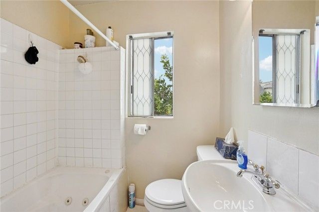 1015 S Mansfield Avenue, Los Angeles, CA 90019