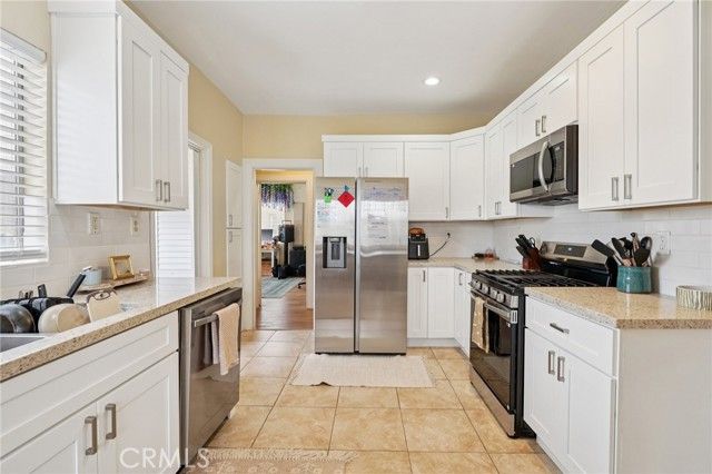 1015 S Mansfield Avenue, Los Angeles, CA 90019