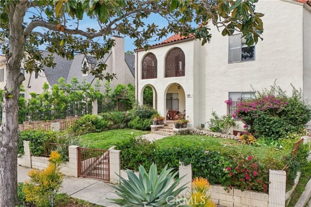 1015 S Mansfield Avenue, Los Angeles, CA 90019