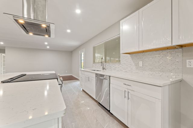 4824 Wheeler Drive, The Colony, TX 75056