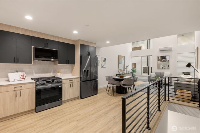 4420 Midvale Avenue N, Seattle, WA 98103