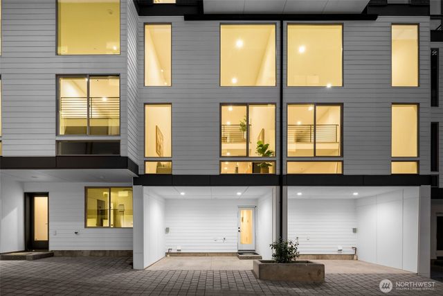 4420 Midvale Avenue N, Seattle, WA 98103