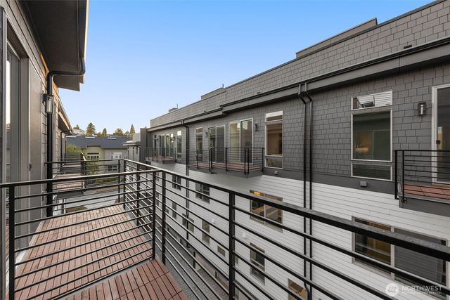 4420 Midvale Avenue N, Seattle, WA 98103