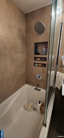 555 North Avenue 11E, Fort Lee, NJ 07024